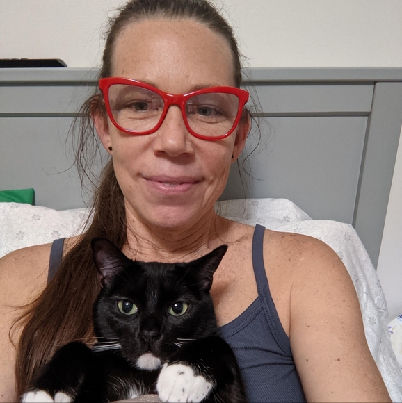 Meet your Posher, Jessica - Picture 1 of 1